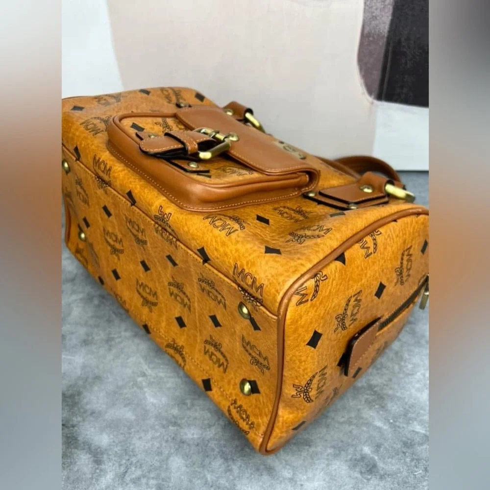 π΅ MCM Boston Arm Bag π΅ - Picture 9 of 16